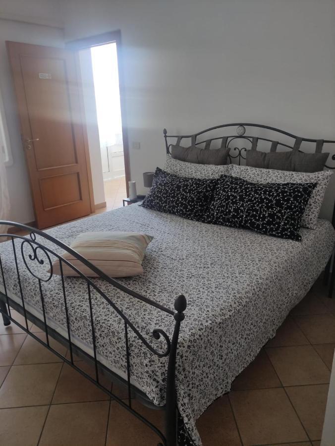 A Casa Justa Holiday House City Center Apartment เนเปิลส์ ภายนอก รูปภาพ